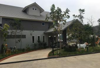 Sangchan Garden at Kaeng Krachan has Balcony rooms