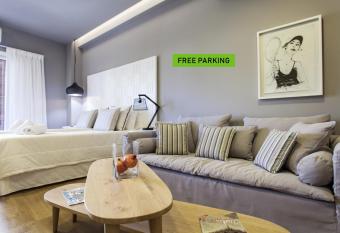 Candia Studios & Rooms has Balcony rooms