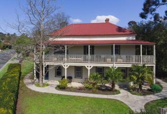 Healesville Garden Grandview allows 18 year olds to book a room