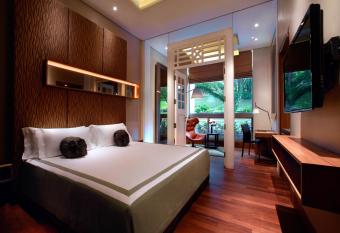 Hotel Fort Canning has Balcony rooms