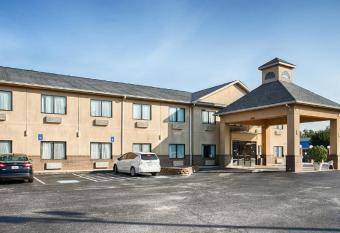 Econo Lodge has Smoking rooms