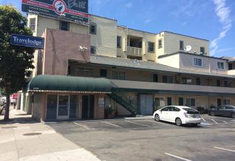 Motel 6 San Francisco. Ca Lombard Street allows 18 year olds to book a room