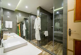 Hotel Soul Suzhou has rooms with a private hot tub