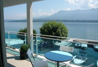 Les Suites du Port allows 18 year olds to book a room