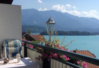 Villa Desiree - Hotel Garni - Adults Only allows 18 year olds to book a room