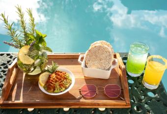 Brooklyn Manor has Balcony rooms