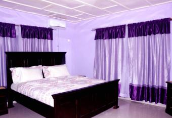 Montgomery Brother Estate has Smoking rooms