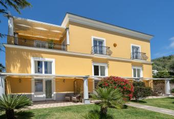 Hotel Villa Ceselle has Balcony rooms