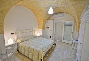 Masseria Tenuta Quintino has rooms with a private hot tub