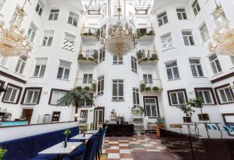 Best Western Hotel Bentleys allows 18 year olds to book a room