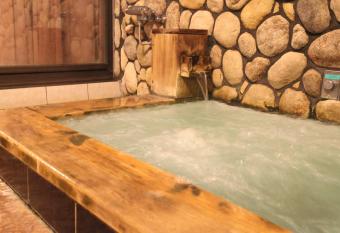 Hotel Silk no Mori (Adult Only) has rooms with a private hot tub