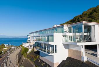 Hayama Hotel Otowa No Mori has rooms with a private hot tub
