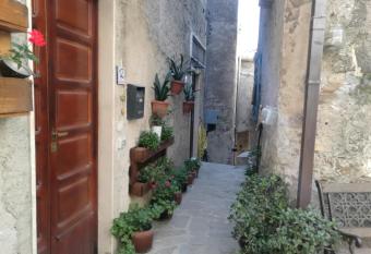 Appartamento Lo Splendore con cucina e terrazza privata has Balcony rooms