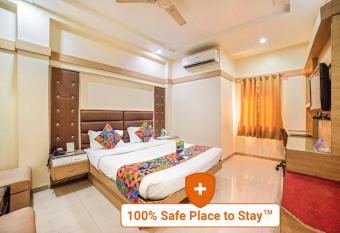 FabHotel Santoor Geeta Bhawan Square has Balcony rooms