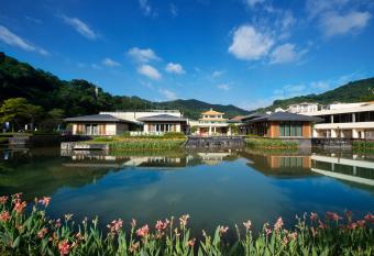 Shenzhen Silver Lake Conference Center Hotel has Balcony rooms