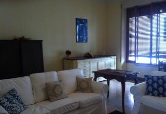 Appartamento Gaylen has Smoking/Balcony rooms