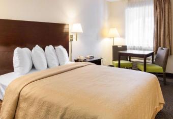 Rodeway Inn At Fort Lee has Smoking rooms