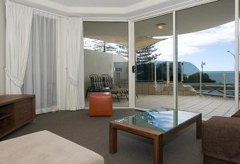 Mantra Zanzibar has rooms with a private hot tub