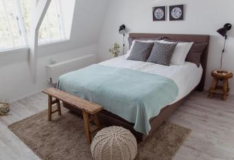 Studio De Bilt allows 18 year olds to book a room