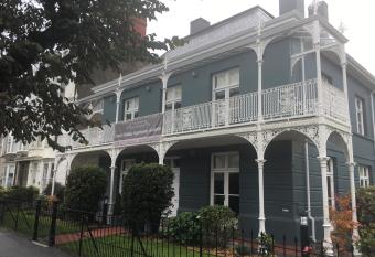 Llys y Dderwen - Oak Court has Balcony rooms