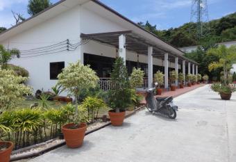 Jamie s home with 2 bedrooms, can accommodate 6 guests has Balcony rooms