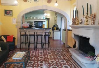 Le Jardin Proven  al 1 has Balcony rooms