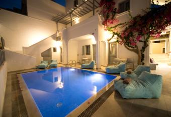 Markakis Studios Fira Town allows 18 year olds to book a room