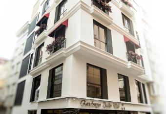 Gardenya Suite Hotel allows 18 year olds to book a room