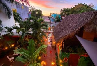 La Redonda Sayulita Hostal has Smoking/Balcony rooms