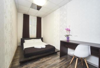 Old Courtyard Hostel has Balcony rooms