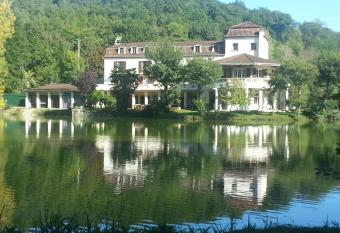 H  tel Etang des Reynats has Balcony rooms