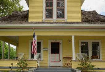 Poppy Sister Inn allows 18 year olds to book a room