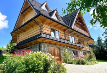 Pod Grusz   allows 18 year olds to book a room