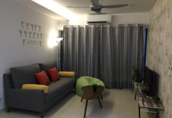 Family Friendly Homestay at Setia Alam has Balcony rooms