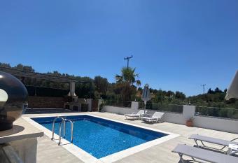 Maria Place has Smoking rooms