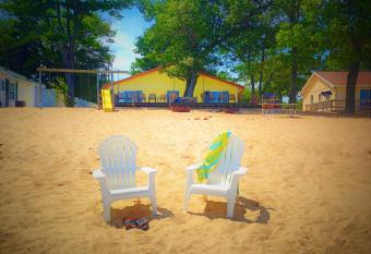 Gold Coast Family Cottages has Balcony rooms