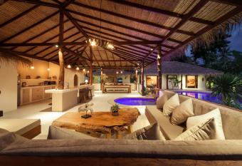 Baan Tham 2 villas 10 bedrooms has Balcony rooms