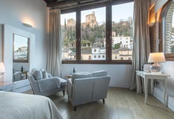 Shine Albayz  n allows 18 year olds to book a room