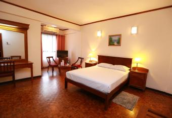 Hotel Sapphire allows 18 year olds to book a room