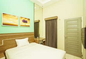 Ardhya Guesthouse Syariah by ecommerceloka allows 18 year olds to book a room