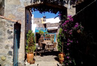 Hotel Rural 4 Esquinas allows 18 year olds to book a room