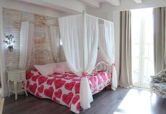 Angels Home has Balcony rooms