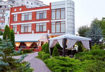 Wellotel Yuzhne allows 18 year olds to book a room