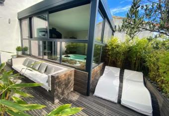 Demeure Terrisse La R  sidence allows 18 year olds to book a room