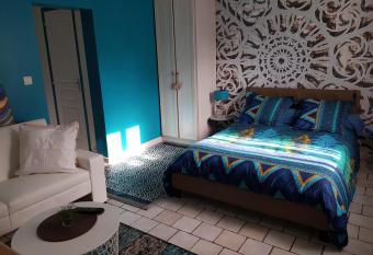 Ideal pour une pause allows 18 year olds to book a room