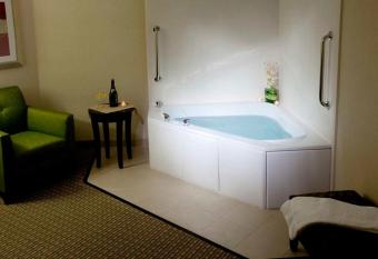 Hilton Garden Inn Seattle/Bothell has Balcony rooms