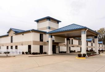 Quality Inn Jacksonville near Little Rock Air Force Base allows 18 year olds to book a room