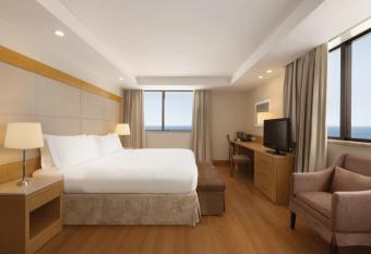 Hilton Copacabana Rio de Janeiro has rooms with a private hot tub