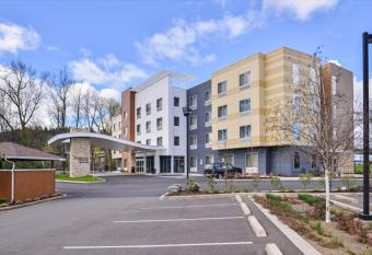Fairfield Inn & Suites by Marriott Eugene East/Springfield allows 18 year olds to book a room