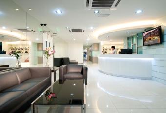 Fenix Inn allows 18 year olds to book a room